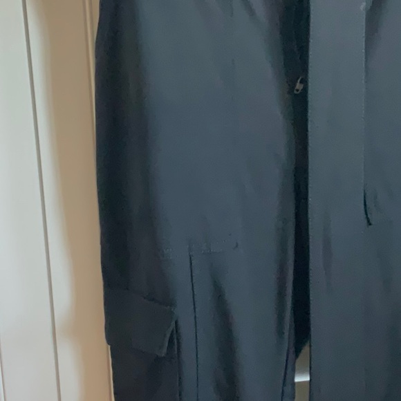 EUC.  Banana Republic black cropped cargo pants w/ adjustable belt. Size 0P - Picture 2 of 7